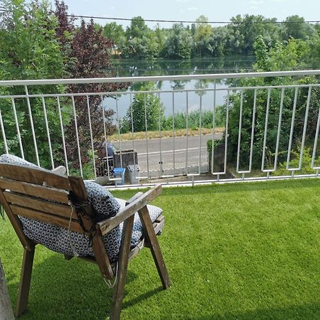 דול La Rive Du Doubs - 2 Chambres - 5 Pers - 56, Chemin Du Canal Du Rhone Au Rhin מראה חיצוני תמונה